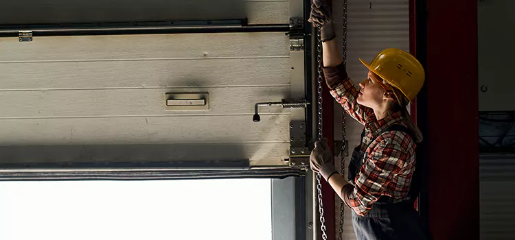 Addressing Common Garage Door Stoppage Issues in Pine Hills, FL